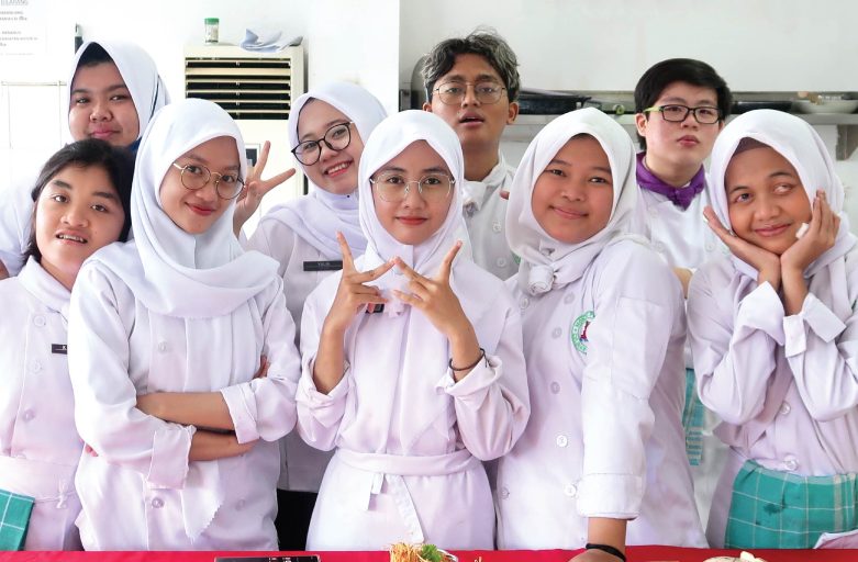 Dari Sambal ke Sambel: Petualangan Lidah dan Air Mata di Restoran Nusantara